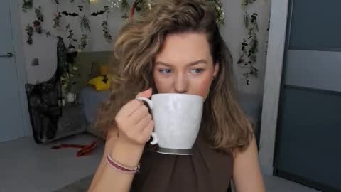 Emma online show from 10/30/25, 08:20