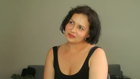 Snapshot of miradiaz chatting on 06/10/26, 08:24 Meera online show from 06/10/26, 08:24