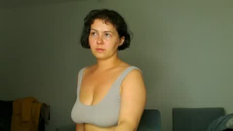 Snapshot of miradiaz chatting on 06/17/26, 10:54 Meera online show from 06/17/26, 10:54