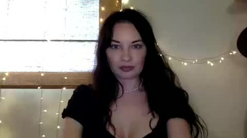 Snapshot of miragee1 chatting on 10/15/25, 09:59 Mari online show from 10/15/25, 09:59