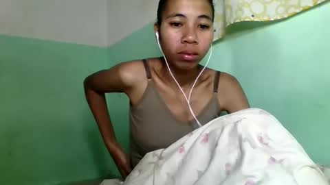 Snapshot of mirah881 chatting on 09/28/25, 05:02 mirah881 online show from 09/28/25, 05:02