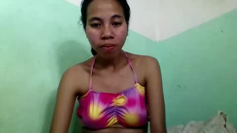 Snapshot of mirah881 chatting on 11/17/25, 05:52 mirah881 online show from 11/17/25, 05:52