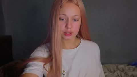 Snapshot of mirahardmanxx chatting on 10/12/25, 01:37 Happy New Year online show from 10/12/25, 01:37