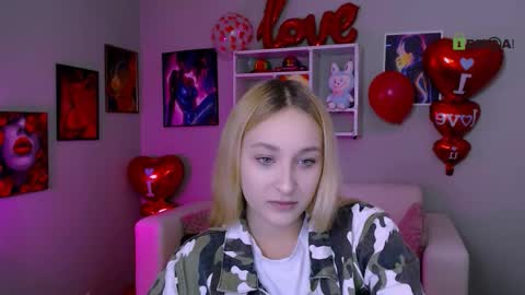 Snapshot of mirammore chatting on 02/19/26, 12:12 Mira online show from 02/19/26, 12:12