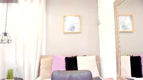 Snapshot of miranda_doll_ chatting on 06/11/26, 12:03 online show from 06/11/26, 12:03