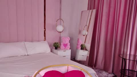 Mira online show from 04/17/26, 06:38