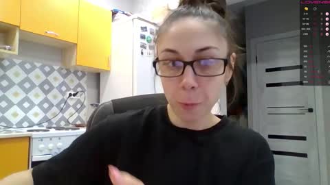 Snapshot of miranda_wish chatting on 10/22/25, 09:09 MIRANDA online show from 10/22/25, 09:09