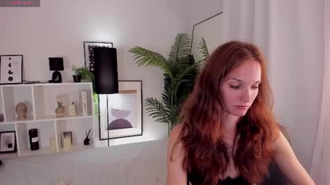 Snapshot of mirandaglow chatting on 07/25/26, 06:00 Miranda online show from 07/25/26, 06:00
