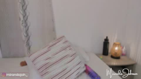 Snapshot of mirandajohnson_ chatting on 01/29/25, 10:43 Miranda online show from 01/29/25, 10:43