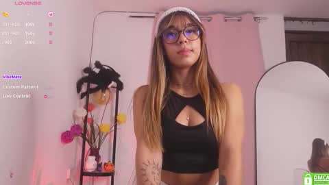 Snapshot of miranditaa chatting on 10/30/25, 04:58 MIRANDA HERNANDEZ online show from 10/30/25, 04:58