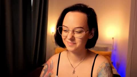 Snapshot of miraskyy chatting on 10/03/25, 02:58 MiraSkyy online show from 10/03/25, 02:58