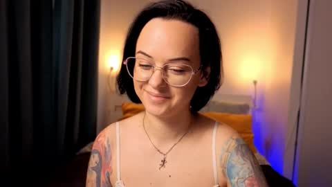 Snapshot of miraskyy chatting on 10/04/25, 02:48 MiraSkyy online show from 10/04/25, 02:48