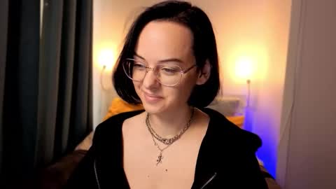 Snapshot of miraskyy chatting on 10/06/25, 02:36 MiraSkyy online show from 10/06/25, 02:36