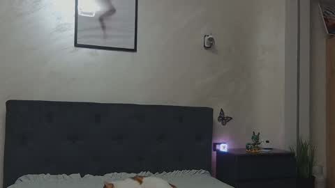 miriam04 online show from 04/15/26, 09:15