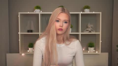 Elsa online show from 10/28/25, 09:28