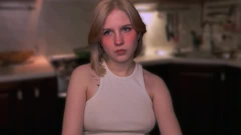 Snapshot of mirrameow chatting on 11/11/25, 12:10 Mira online show from 11/11/25, 12:10