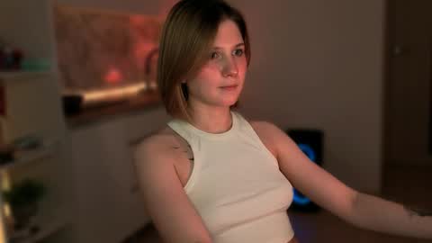 Snapshot of mirrameow chatting on 04/10/26, 10:25 Mira online show from 04/10/26, 10:25
