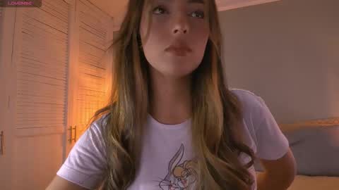 Snapshot of mis_elizabeth chatting on 11/10/25, 05:28 Eliza online show from 11/10/25, 05:28