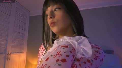 Snapshot of mis_elizabeth chatting on 11/24/25, 04:01 Eliza online show from 11/24/25, 04:01