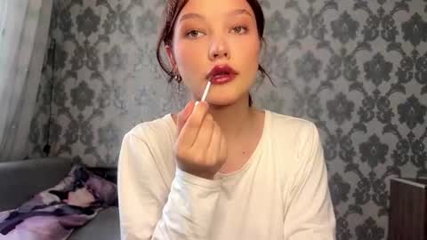 Snapshot of misasoupenjoyer chatting on 07/07/26, 02:43 Nika online show from 07/07/26, 02:43