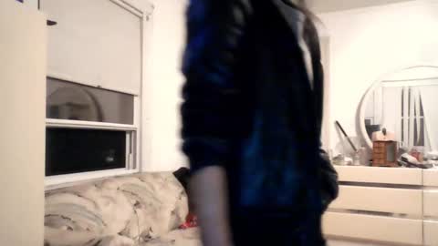 Snapshot of miseric chatting on 03/04/25, 02:06 miseric online show from 03/04/25, 02:06