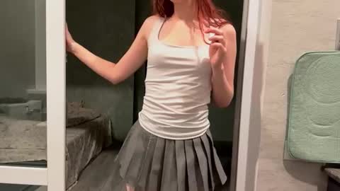Snapshot of mishahartwigsen chatting on 10/17/25, 05:59 Molly online show from 10/17/25, 05:59