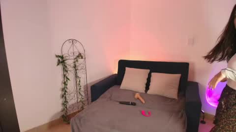 KRAVE  online show from 04/18/26, 11:49