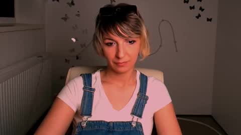 Snapshot of mishelle_blondie chatting on 05/05/26, 06:49 Mishelle online show from 05/05/26, 06:49