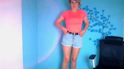 Snapshot of mishelle_blondie chatting on 05/19/26, 11:38 Mishelle online show from 05/19/26, 11:38