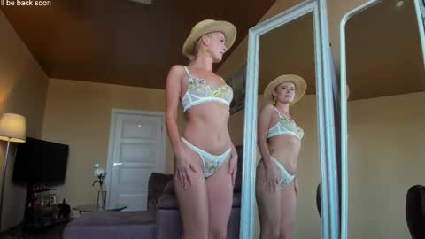 Snapshot of miss4motivated chatting on 11/11/25, 12:05 Kris online show from 11/11/25, 12:05