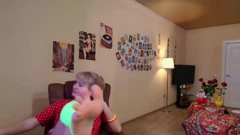 Snapshot of miss4motivated chatting on 11/18/25, 10:52 Kris online show from 11/18/25, 10:52