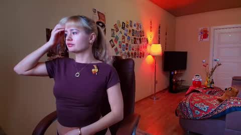 Snapshot of miss4motivated chatting on 11/26/25, 07:42 Kris online show from 11/26/25, 07:42