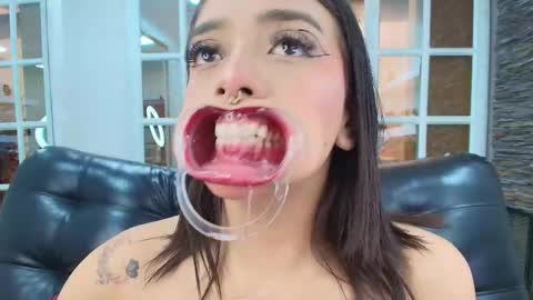 Sabrina online show from 12/22/25, 06:16