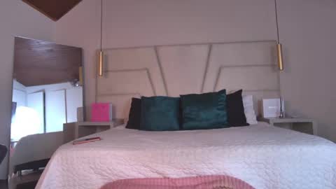 miss__ary_ online show from 05/06/26, 11:59
