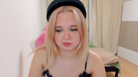 miss__selena online show from 12/19/24, 01:07