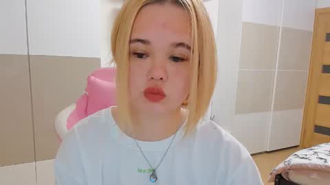 miss__selena online show from 02/09/25, 02:40