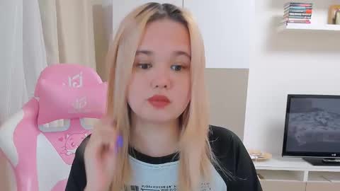 miss__selena online show from 02/18/25, 05:21