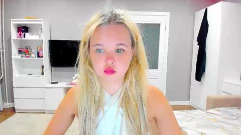 miss__selena online show from 09/11/25, 05:46