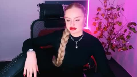 Snapshot of miss_alice_silver chatting on 11/24/25, 02:06 miss_alice_silver online show from 11/24/25, 02:06