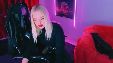 Snapshot of miss_alice_silver chatting on 04/19/26, 07:05 miss_alice_silver online show from 04/19/26, 07:05