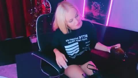 miss_alice_silver online show from 07/16/26, 06:25