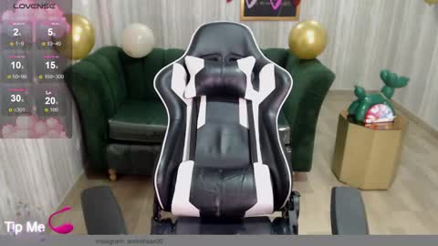 Snapshot of miss_andrea_t chatting on 02/14/25, 02:12 andrea online show from 02/14/25, 02:12