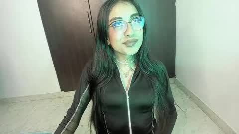 Snapshot of miss_angel0 chatting on 05/10/26, 04:28 miss_angel0 online show from 05/10/26, 04:28