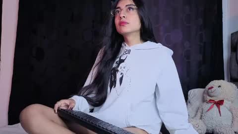 Snapshot of miss_angel0 chatting on 05/31/26, 10:44 miss_angel0 online show from 05/31/26, 10:44