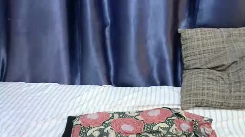 miss_bani online show from 12/15/25, 06:56