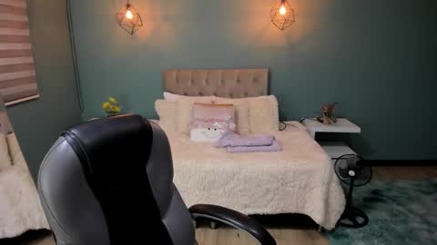 Cataleya online show from 12/18/25, 11:49