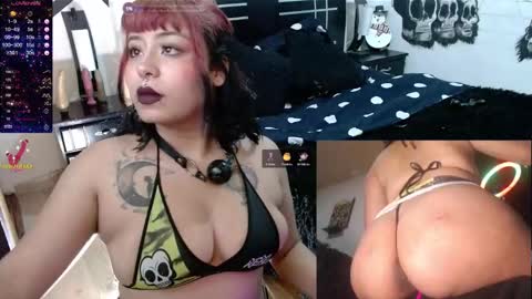 Snapshot of miss_clover chatting on 12/30/24, 07:26 miss_clover online show from 12/30/24, 07:26