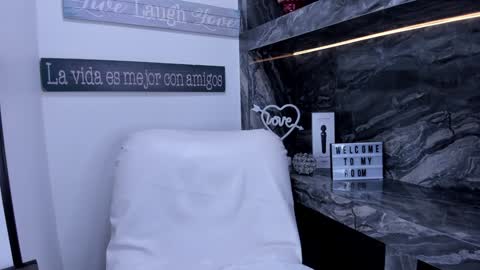 Snapshot of miss_danika chatting on 02/06/25, 10:59 Danika online show from 02/06/25, 10:59