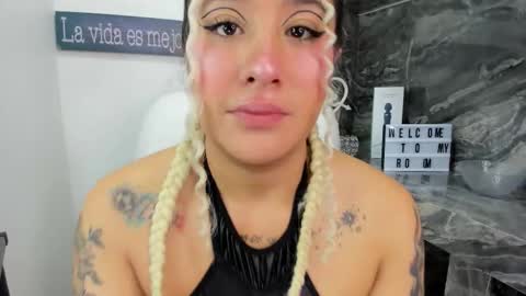 Snapshot of miss_danika chatting on 10/18/25, 11:00 Danika online show from 10/18/25, 11:00