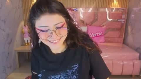 Snapshot of miss_devil_s chatting on 12/19/25, 03:24 miss_devil_s online show from 12/19/25, 03:24